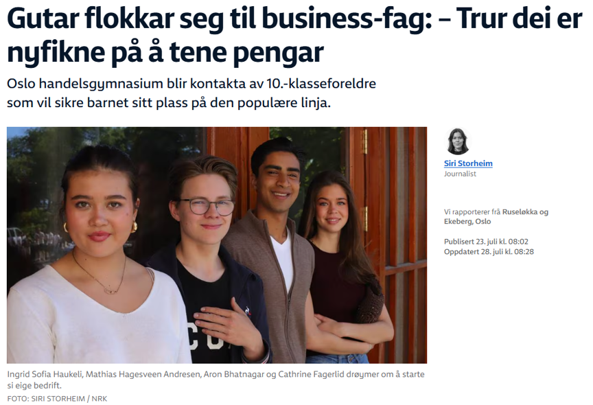 en gruppe personr som poserer for et bilde